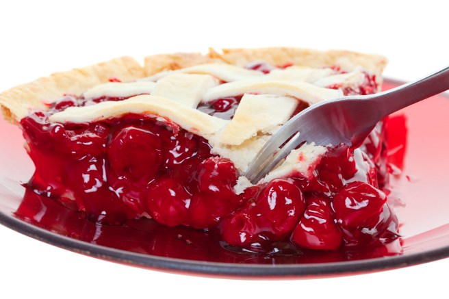 dreamstime_xxl_17802374 cherry pie