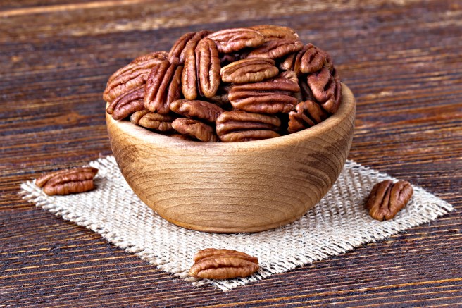 dreamstime_xxl_93155097 food pecan nuts