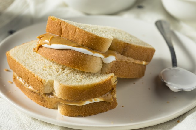 dreamstime_xxl_115887195 food peanut butter marshmallow sandwich fluffernutter